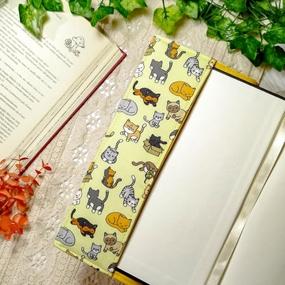 Book cover "Gatti nelle scatole" | Custodia per libri regolabile