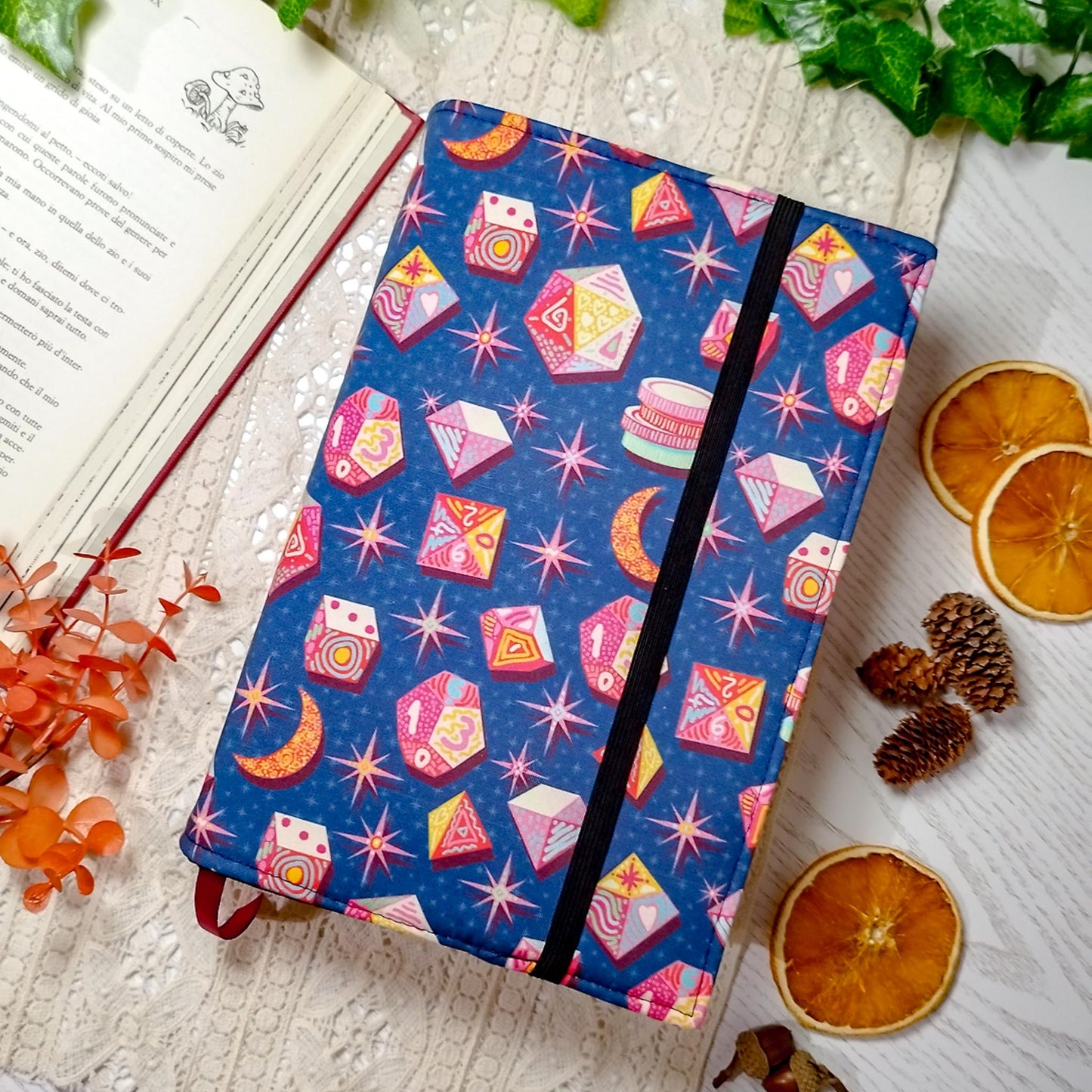 Book cover "Dadi e lune" | Custodia per libri regolabile