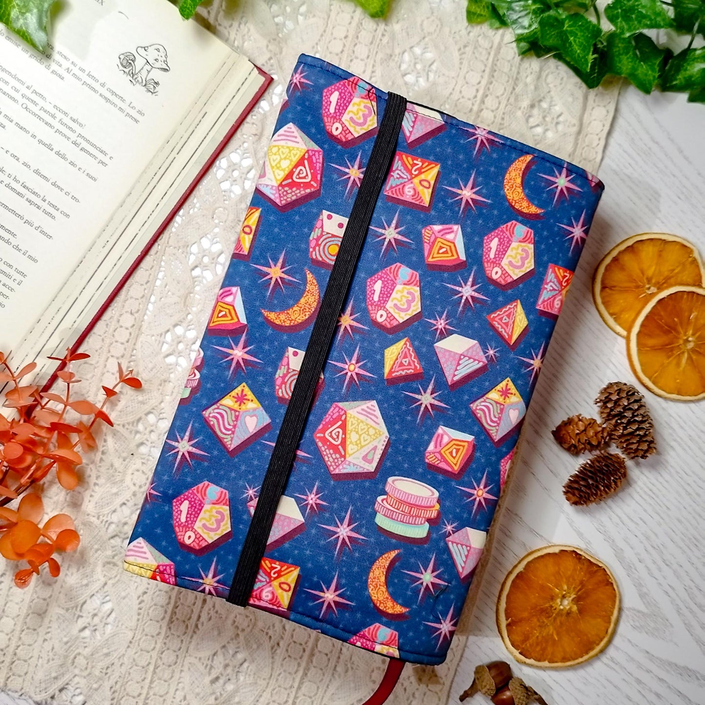 Book cover "Dadi e lune" | Custodia per libri regolabile