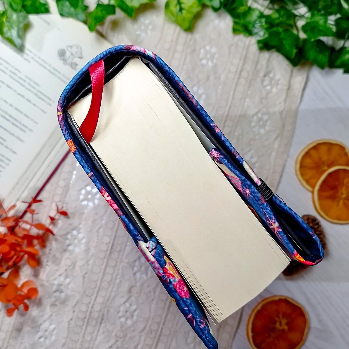 Book cover "Dadi e lune" | Custodia per libri regolabile