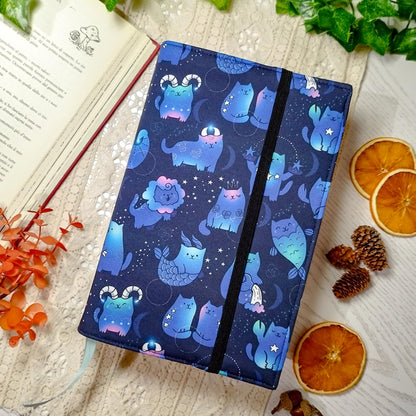 Book cover "Gatti zodiaco" | Custodia per libri regolabile