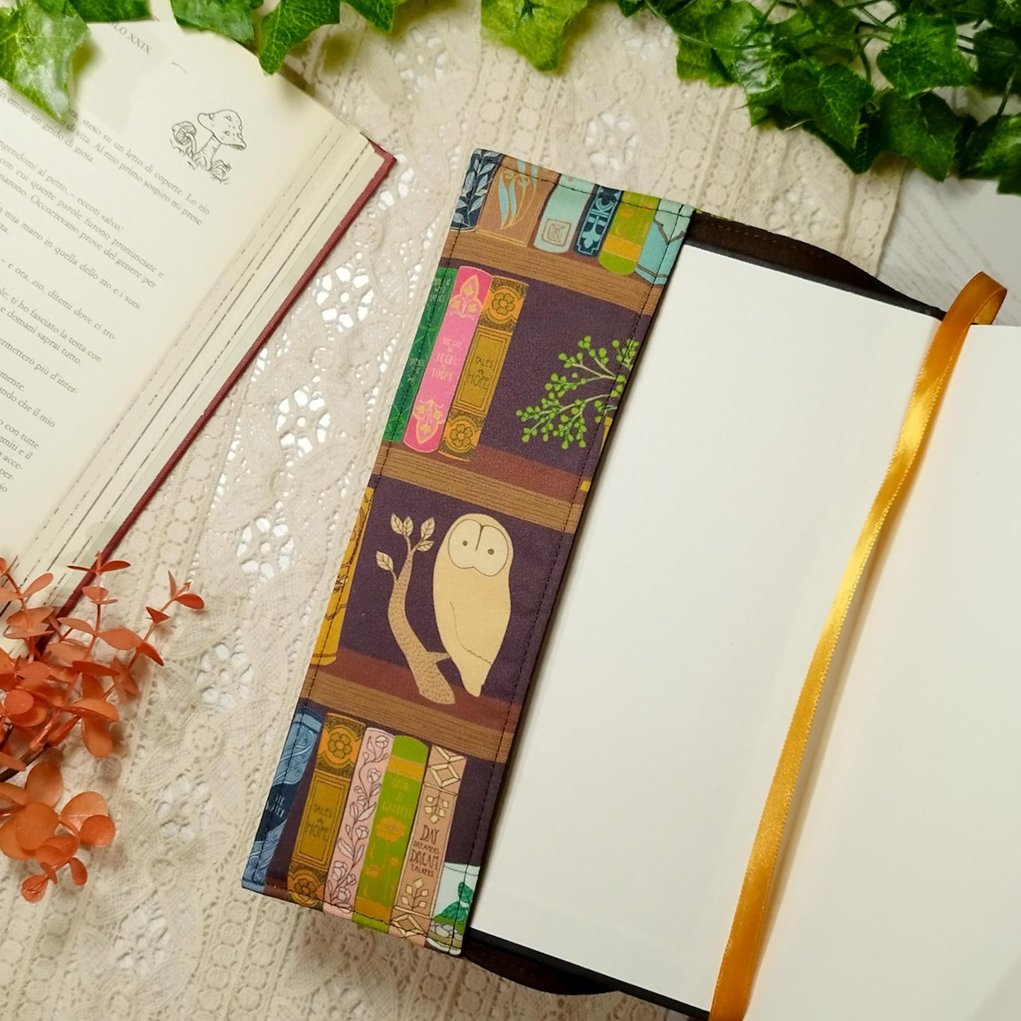 Book cover "Libri sugli scaffali" | Custodia per libri regolabile