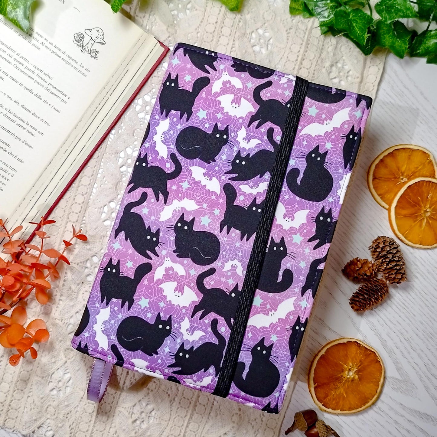 Book cover "Gatti e pipistrelli viola" | Custodia per libri regolabile