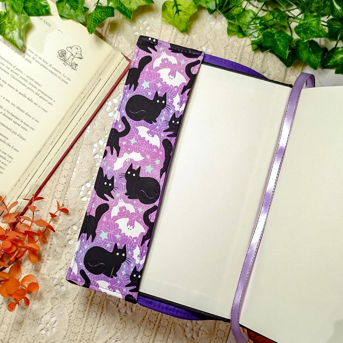 Book cover "Gatti e pipistrelli viola" | Custodia per libri regolabile