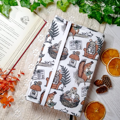 Book cover "Scoiattoli e topi" | Custodia per libri regolabile
