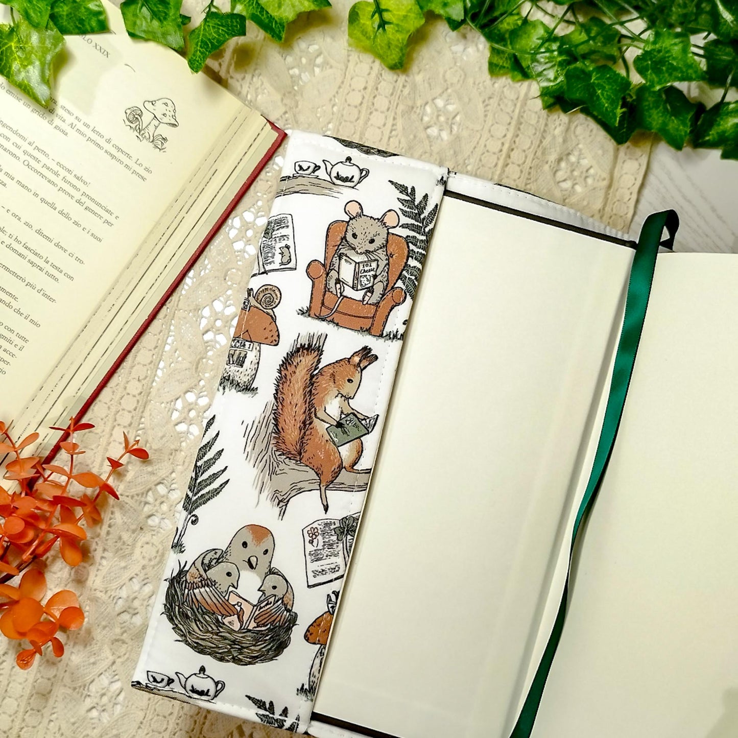 Book cover "Scoiattoli e topi" | Custodia per libri regolabile