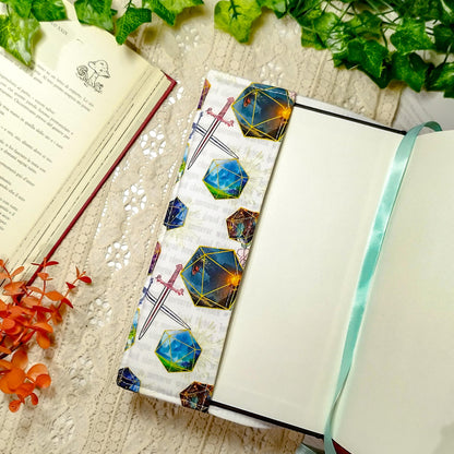 Book cover "Dadi e fiori" | Custodia per libri regolabile