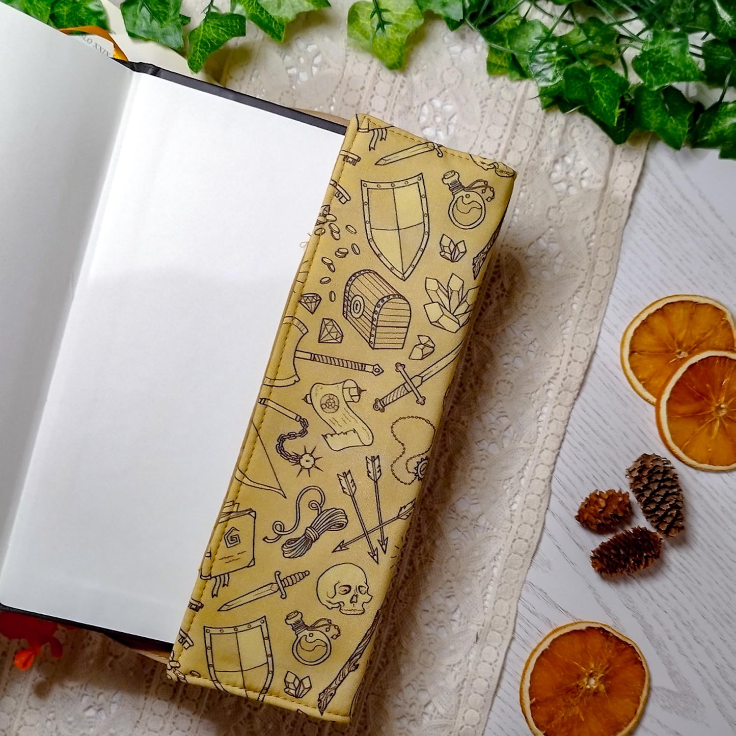 Book cover "Oggetti fantasy marrone" | Custodia per libri regolabile