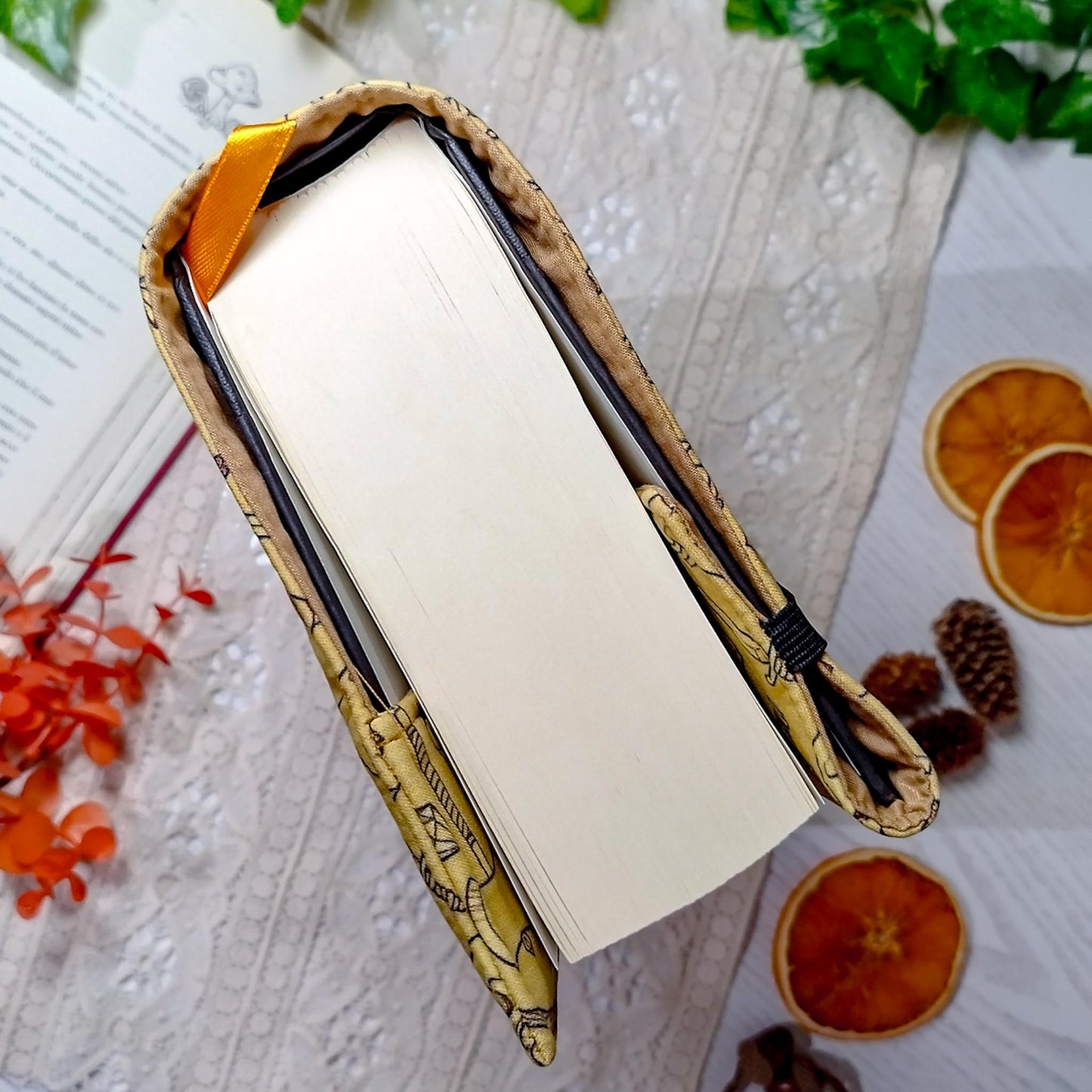 Book cover "Oggetti fantasy marrone" | Custodia per libri regolabile