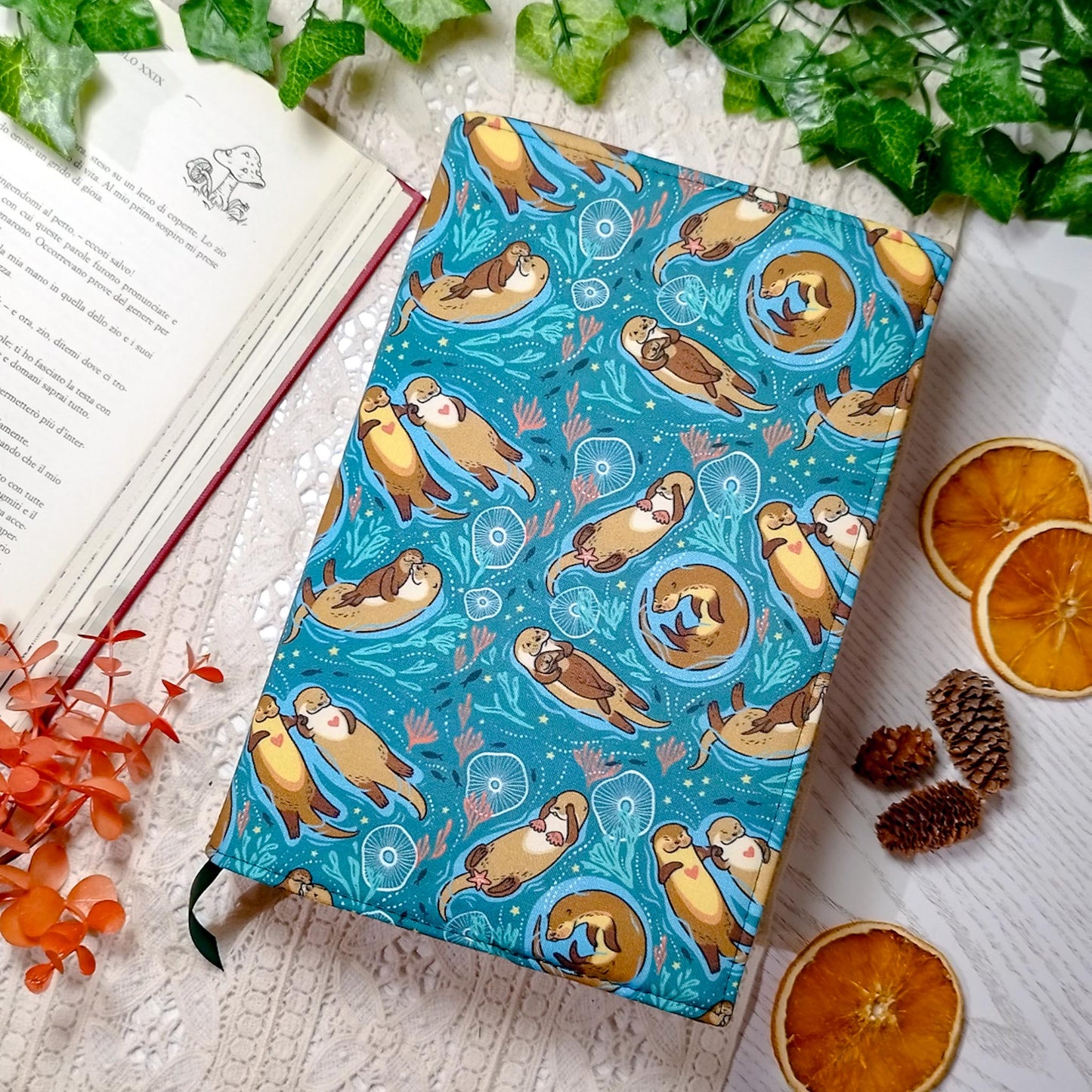 Book cover "Lontre innamorate" | Custodia per libri regolabile