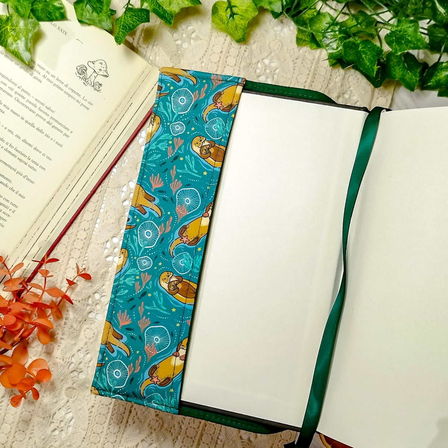 Book cover "Lontre innamorate" | Custodia per libri regolabile