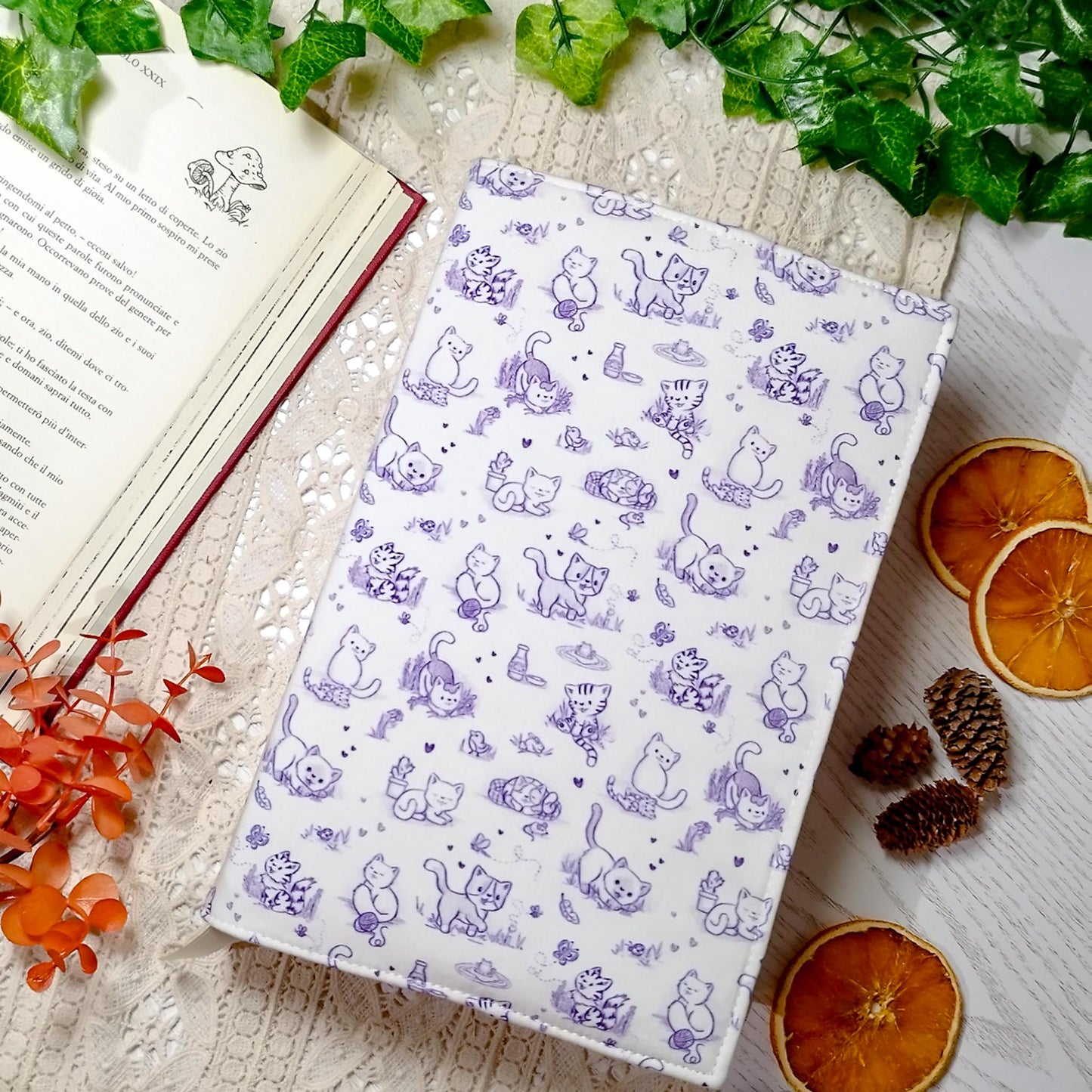 Book cover "Gatti in giardino" | Custodia per libri regolabile