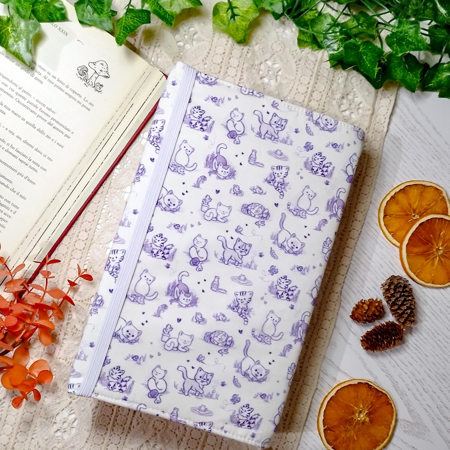 Book cover "Gatti in giardino" | Custodia per libri regolabile