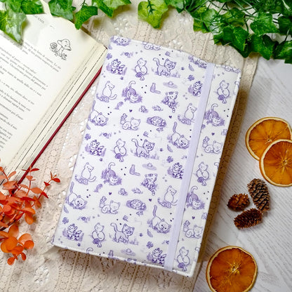 Book cover "Gatti in giardino" | Custodia per libri regolabile