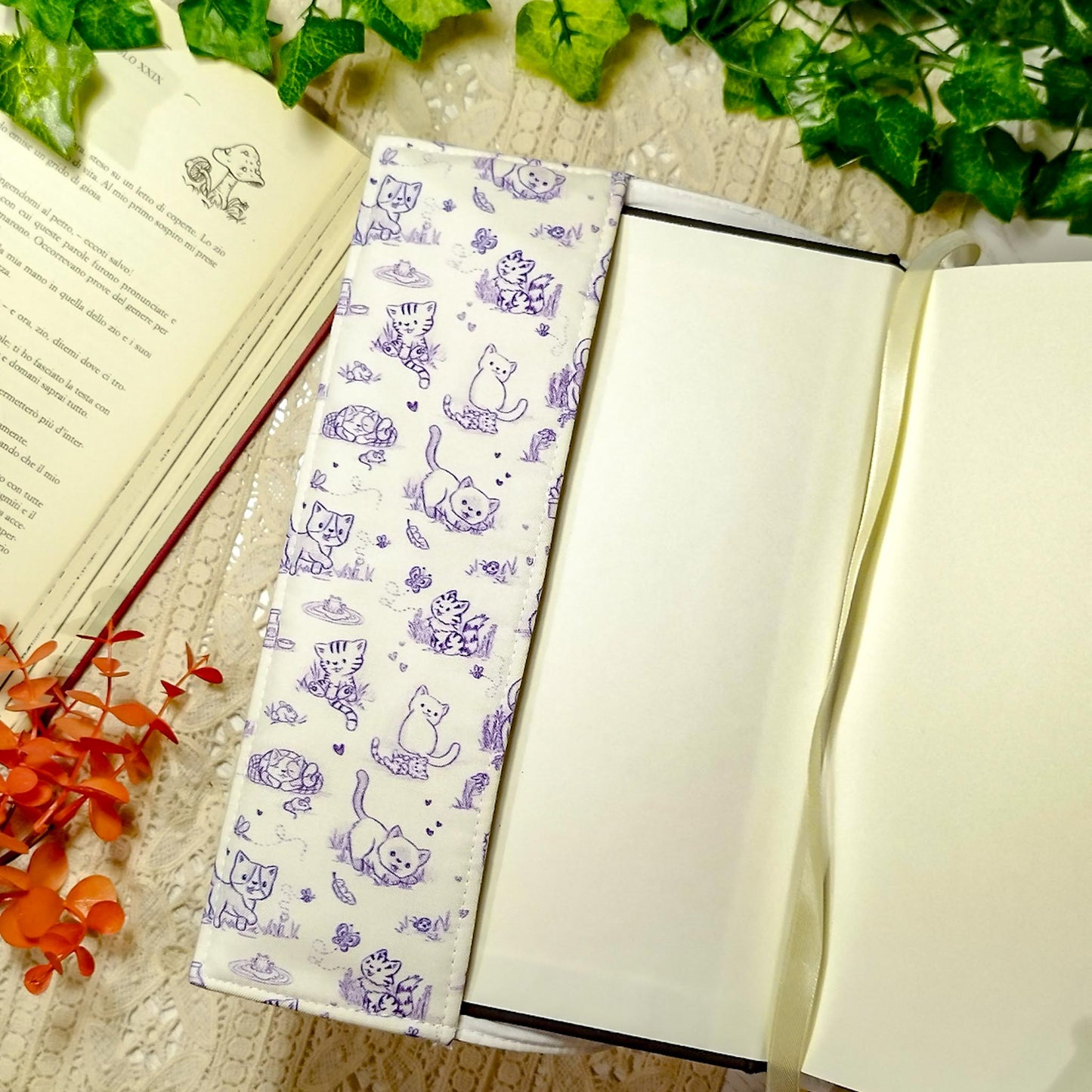 Book cover "Gatti in giardino" | Custodia per libri regolabile