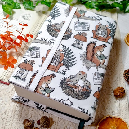 Book cover "Scoiattoli e topi" | Custodia per libri regolabile