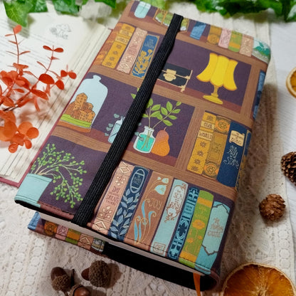 Book cover "Libri sugli scaffali" | Custodia per libri regolabile