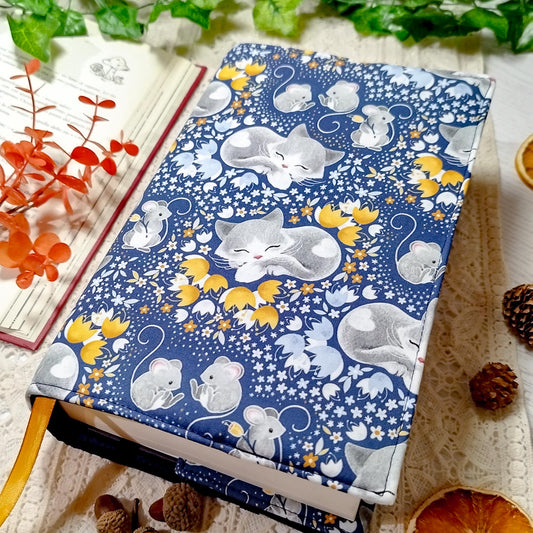 Book cover "Gatti e topi" | Custodia per libri regolabile