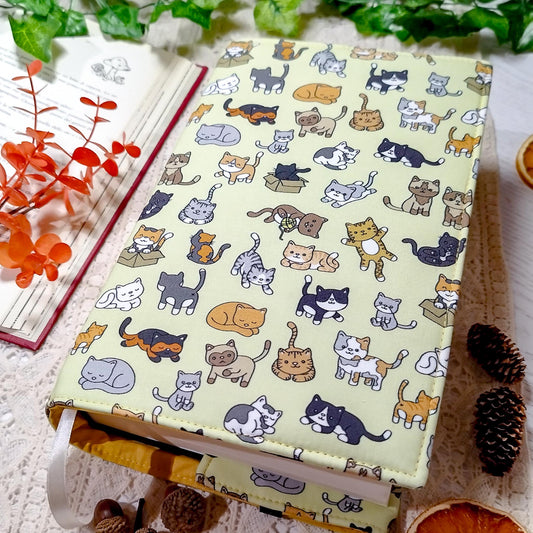 Book cover "Gatti nelle scatole" | Custodia per libri regolabile