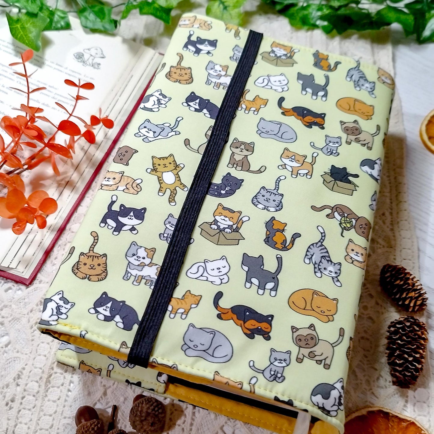 Book cover "Gatti nelle scatole" | Custodia per libri regolabile