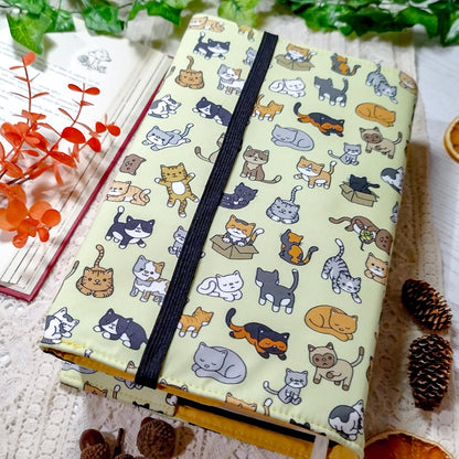 Book cover "Gatti nelle scatole" | Custodia per libri regolabile