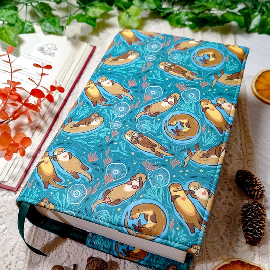 Book cover "Lontre innamorate" | Custodia per libri regolabile