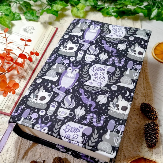 Book cover "Bosco della strega" | Custodia per libri regolabile