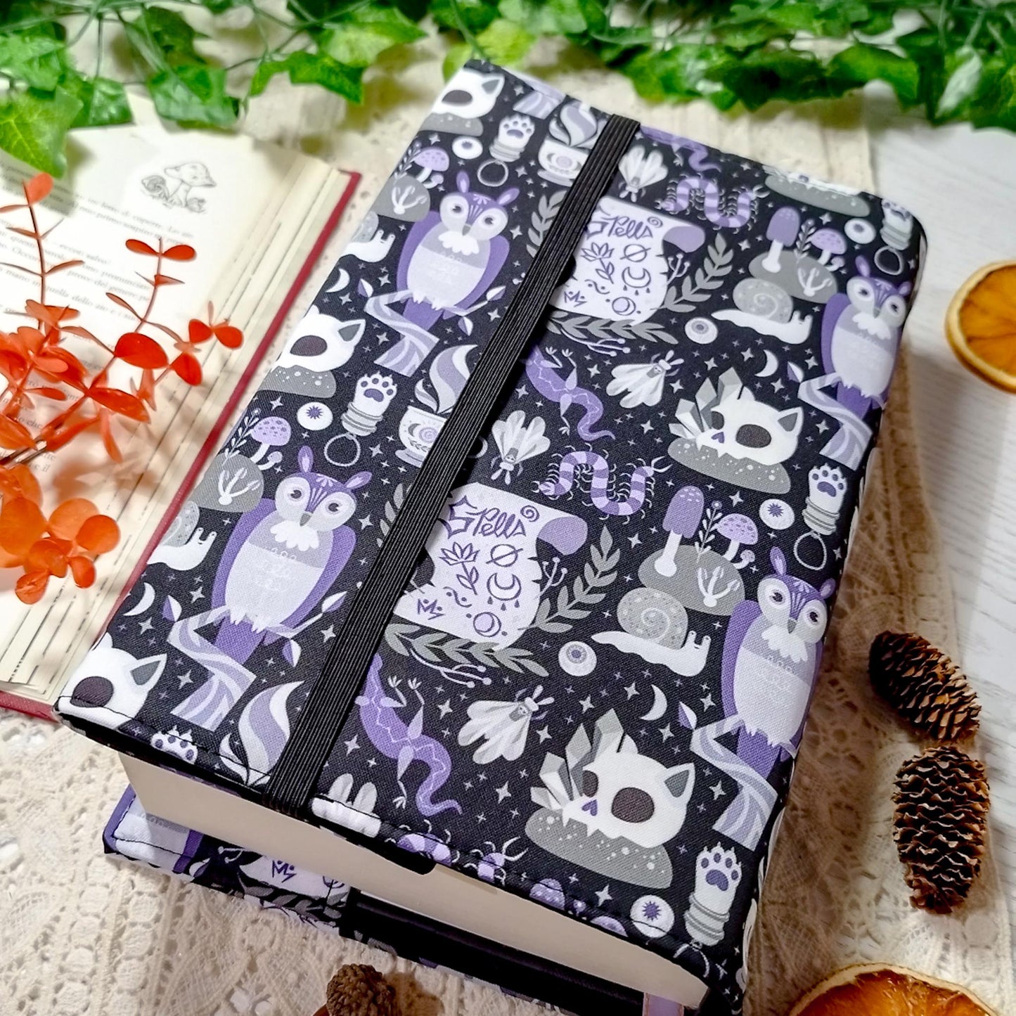 Book cover "Bosco della strega" | Custodia per libri regolabile