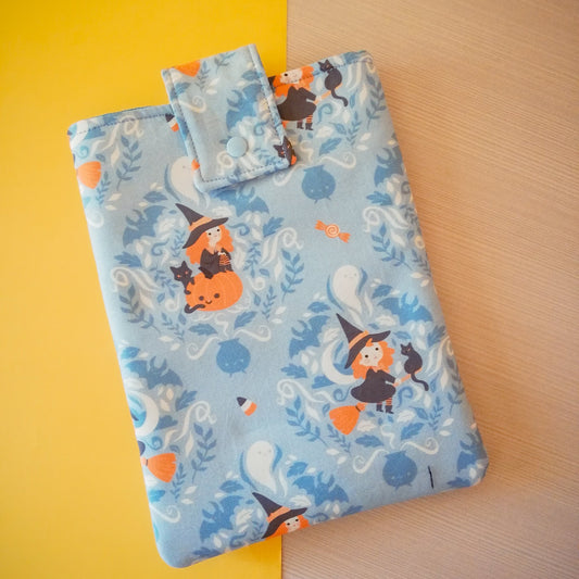 Book sleeve "Streghe e gattini" | Custodia per libri e cover Kindle