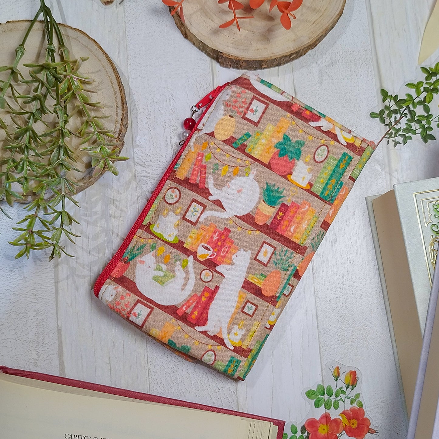 Portafoglio "Gatti in libreria beige"