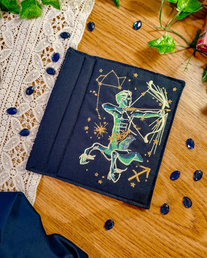 Cover rigida rimovibile ricamata per Kindle e Kobo "Segno zodiacale sagittario"