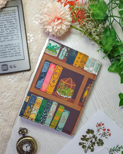 Cover rigida rimovibile per ebook reader Kindle e Kobo "Libri sugli scaffali"