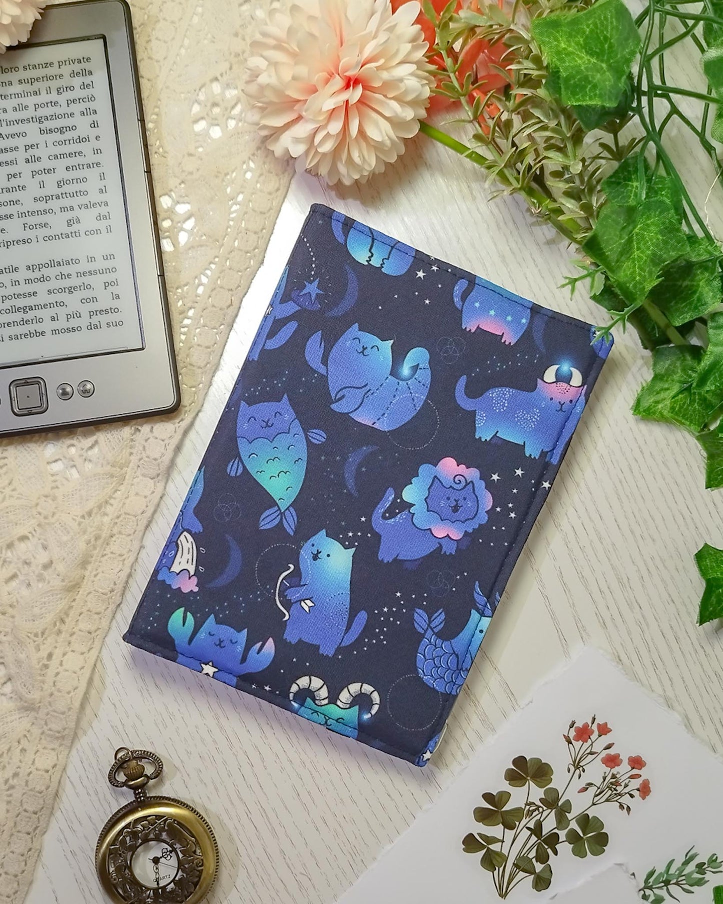 Cover rigida rimovibile per ebook reader Kindle e Kobo "Gatti zodiaco"