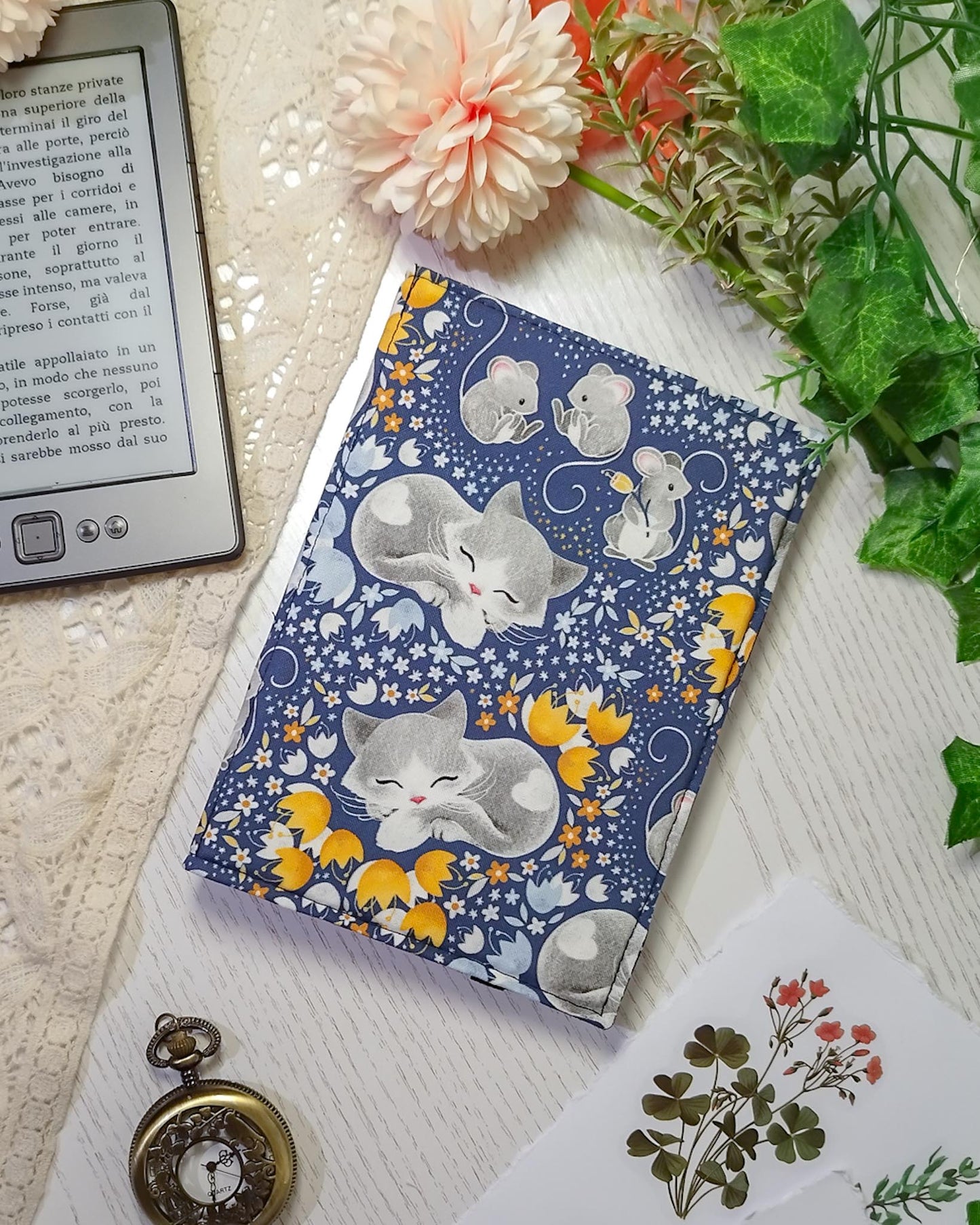 Cover rigida rimovibile per ebook reader Kindle e Kobo "Gatti e topi"