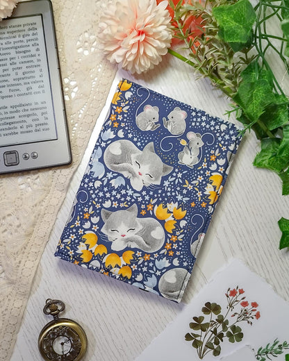 Cover rigida rimovibile per ebook reader Kindle e Kobo "Gatti e topi"