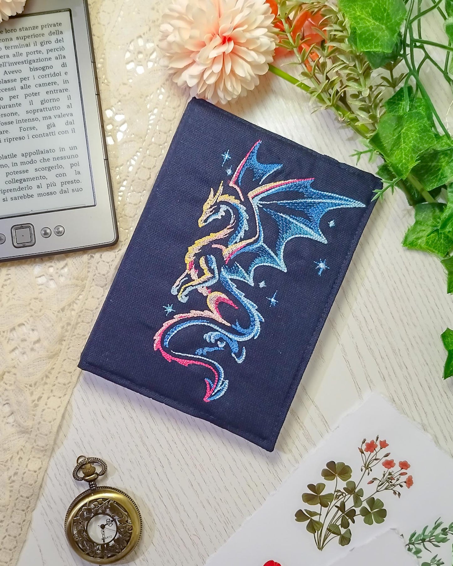 Cover rigida rimovibile ricamata per Kindle e Kobo "Drago celestiale"