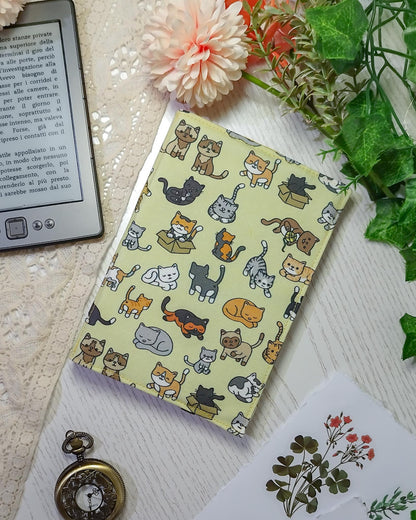 Cover rigida rimovibile per ebook reader Kindle e Kobo "Gatti nelle scatole"