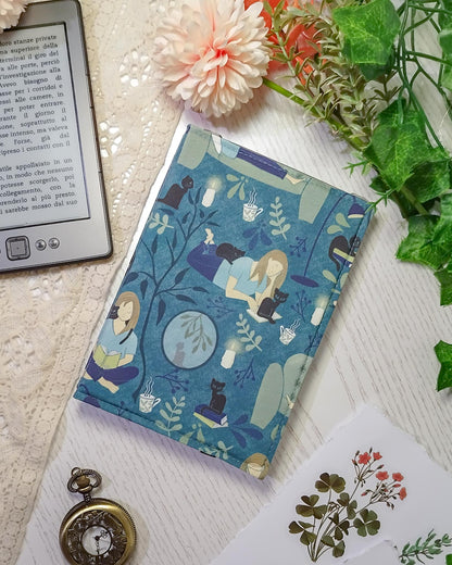 Cover rigida rimovibile per ebook reader Kindle e Kobo "Ragazza che legge"