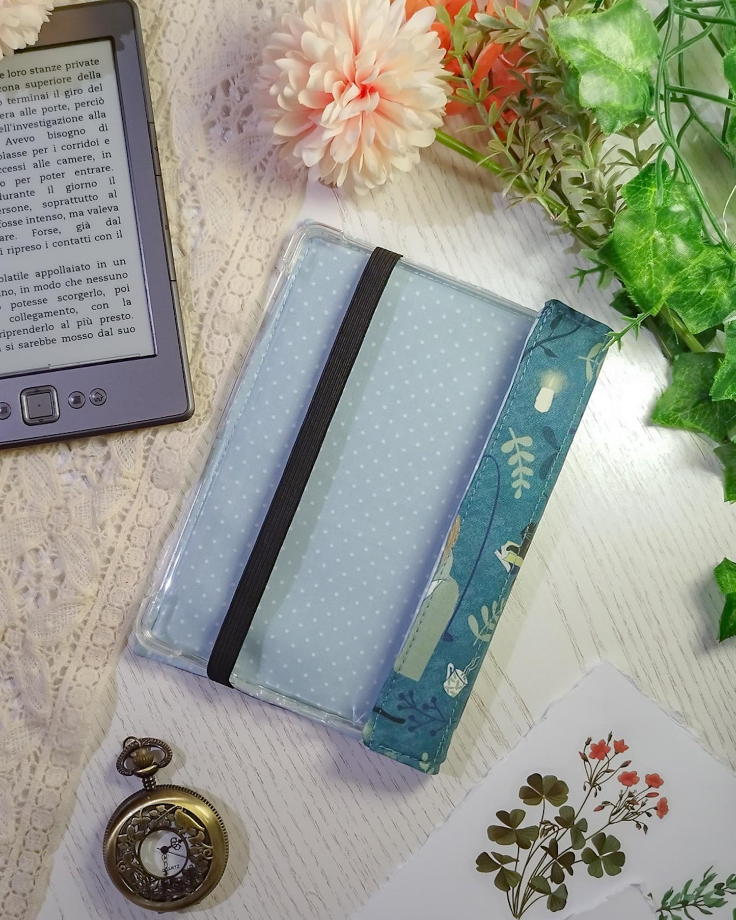 Cover rigida rimovibile per ebook reader Kindle e Kobo "Ragazza che legge"