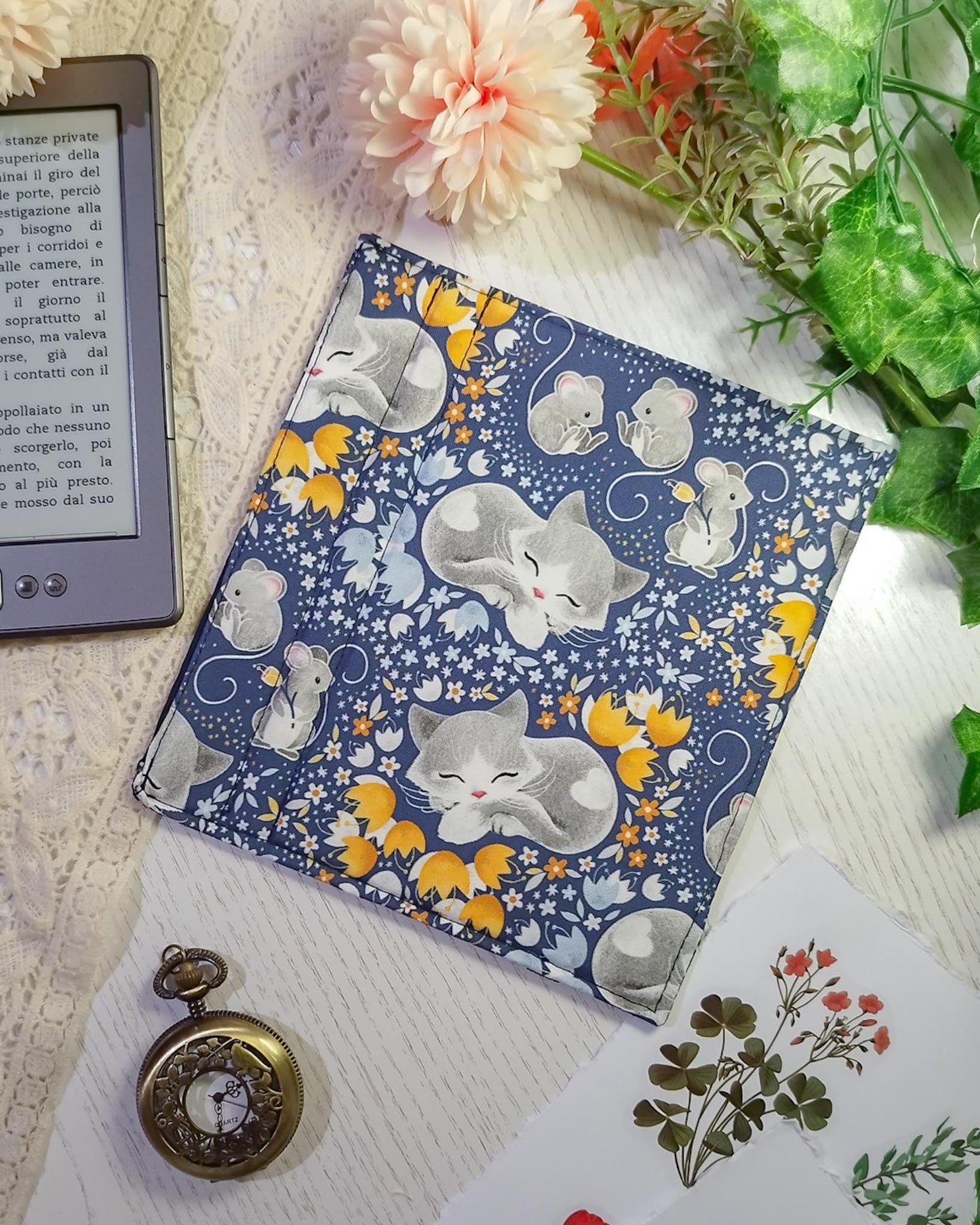 Cover rigida rimovibile per ebook reader Kindle e Kobo "Gatti e topi"