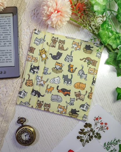Cover rigida rimovibile per ebook reader Kindle e Kobo "Gatti nelle scatole"