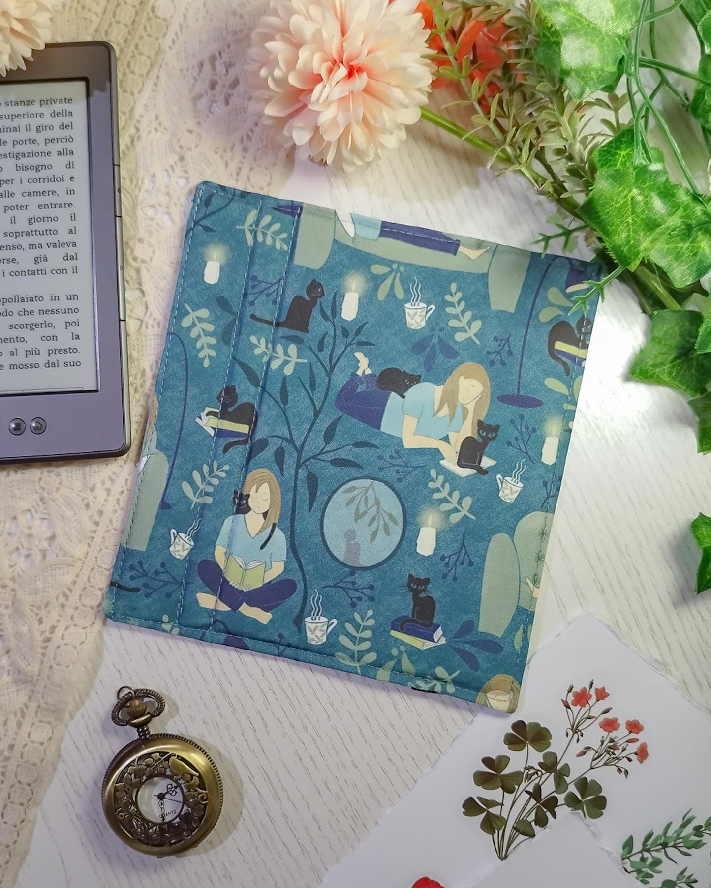 Cover rigida rimovibile per ebook reader Kindle e Kobo "Ragazza che legge"