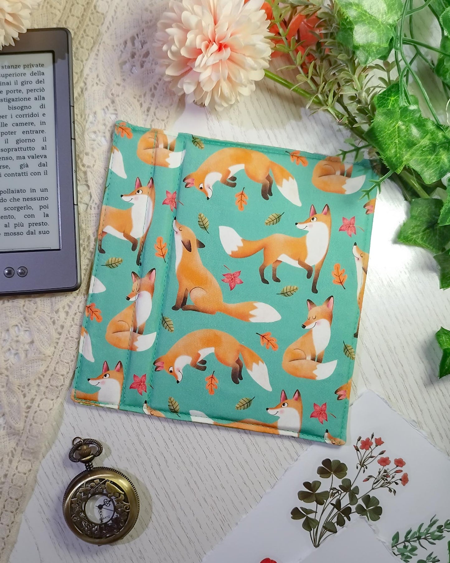 Cover rigida rimovibile per ebook reader Kindle e Kobo "Volpi e foglie"