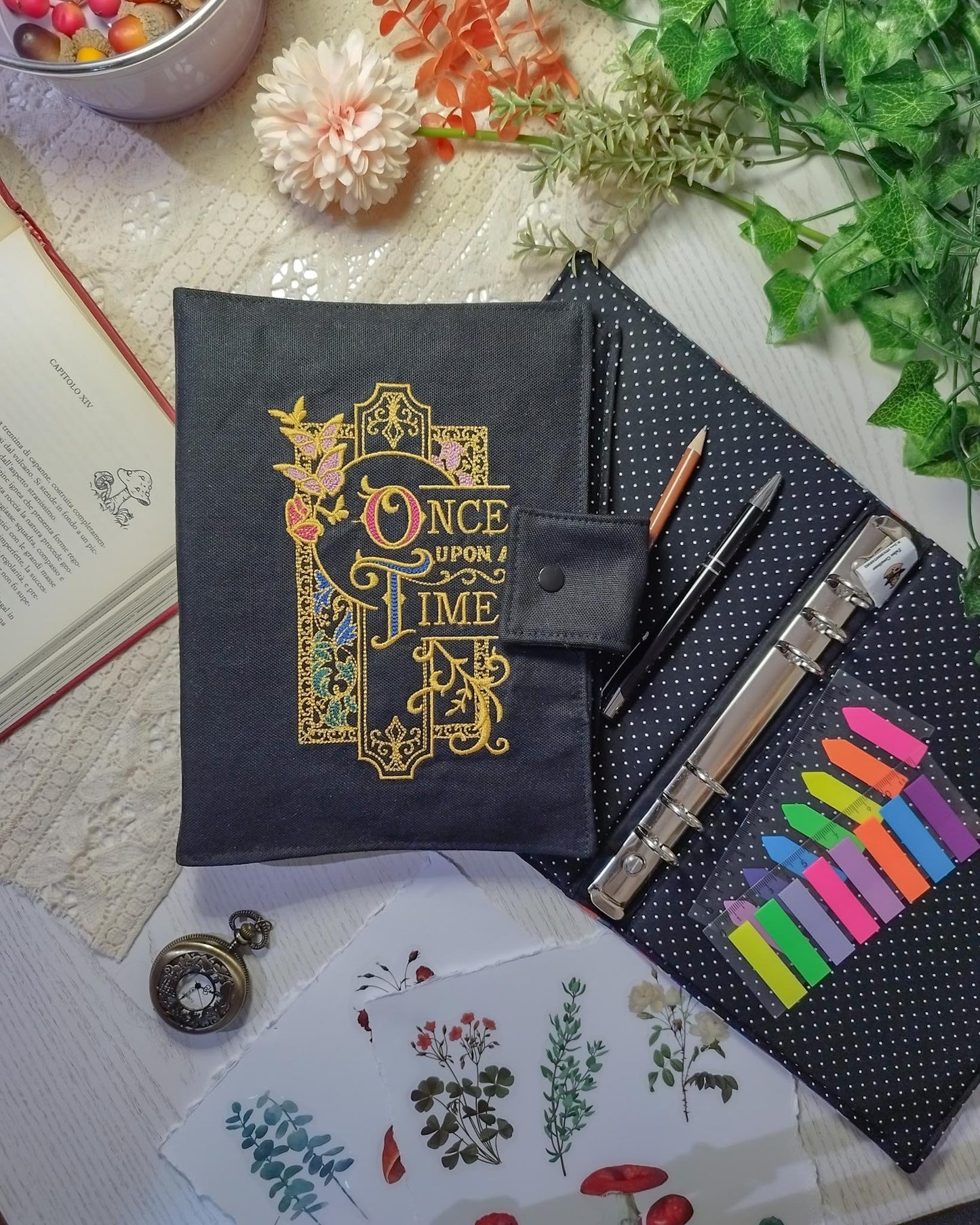 Raccoglitore ad anelli ricamato A5 e A6 "Once upon a time"