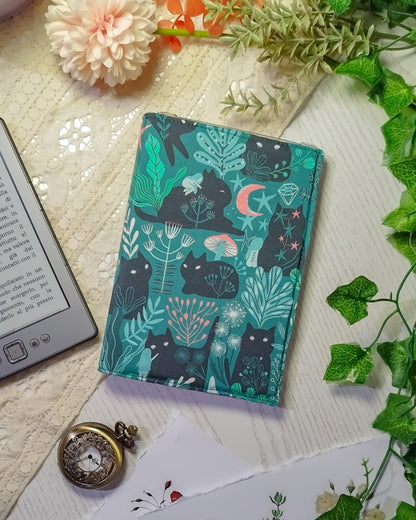 Cover rigida rimovibile per ebook reader Kindle e Kobo "Gatti neri nel bosco"