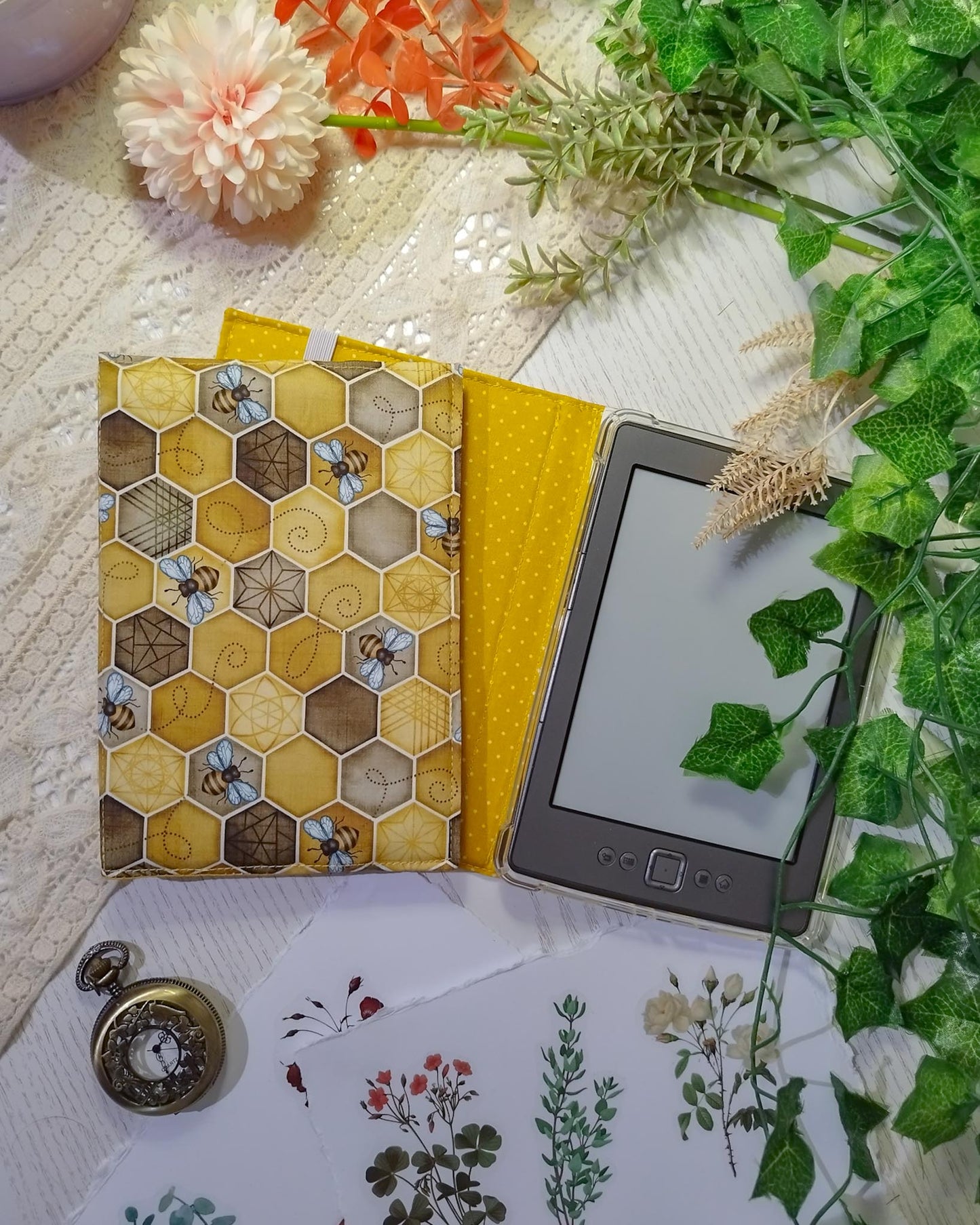 Custodia rigida rimovibile per ebook reader Kindle e Kobo "Api e miele"