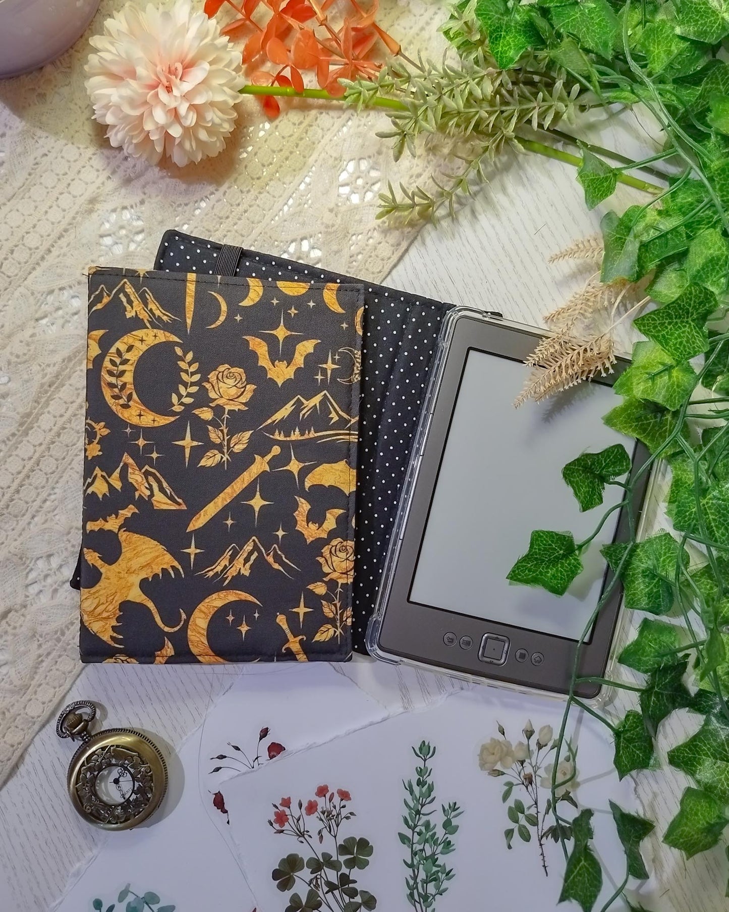 Cover rigida rimovibile per ebook reader Kindle e Kobo "Draghi dorati"