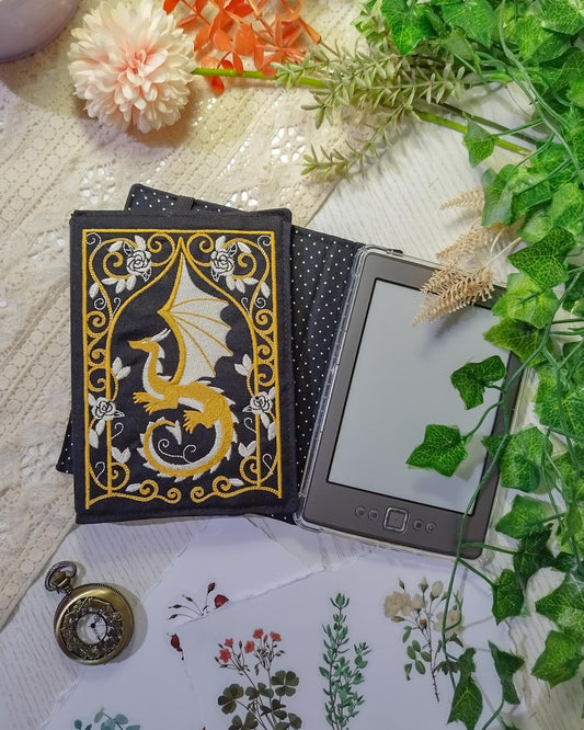 Cover rigida rimovibile ricamata per Kindle e Kobo "Drago ghirigori"
