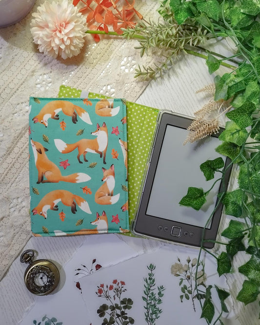 Cover rigida rimovibile per ebook reader Kindle e Kobo "Volpi e foglie"