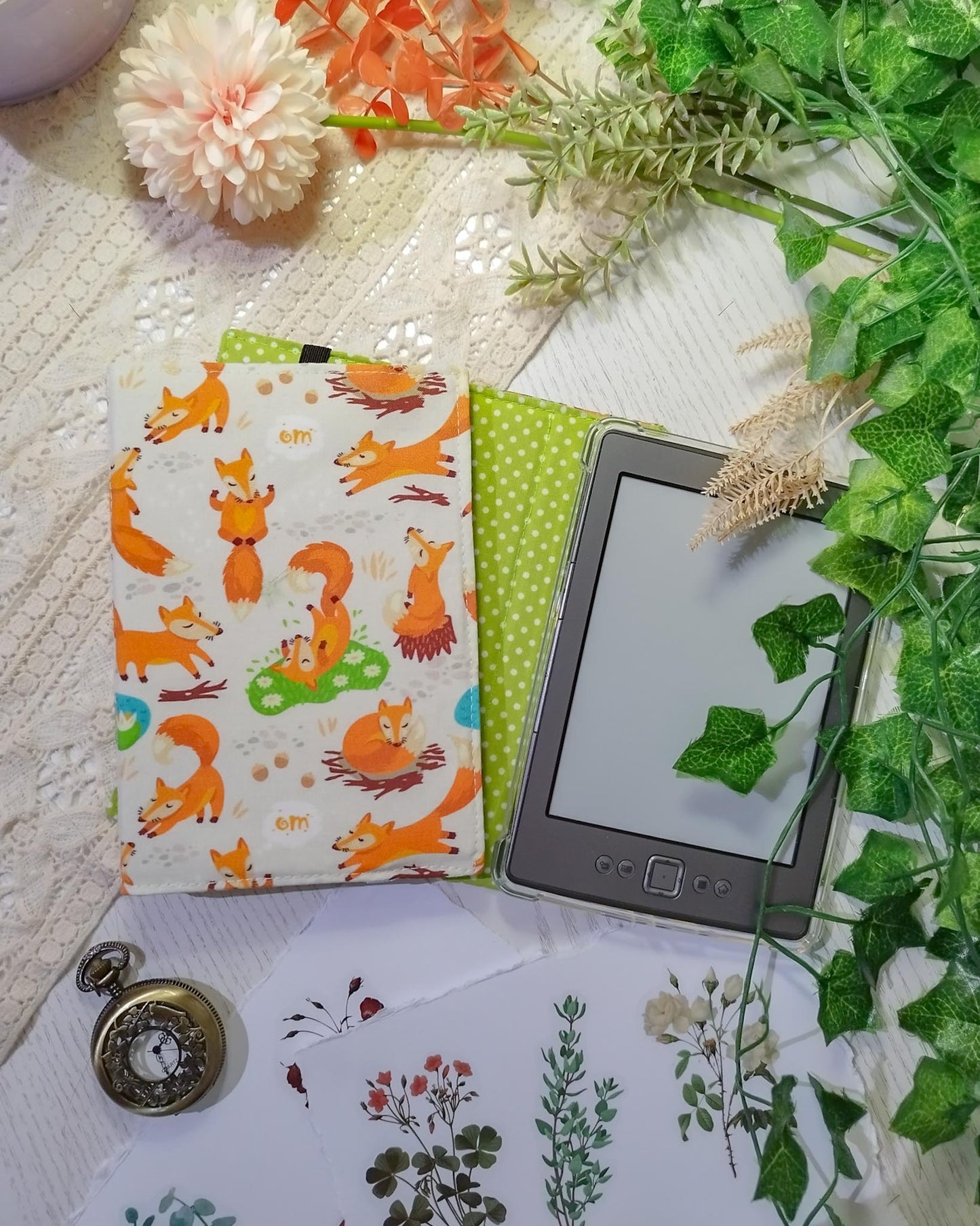 Cover rigida rimovibile per ebook reader Kindle e Kobo "Volpi in autunno"
